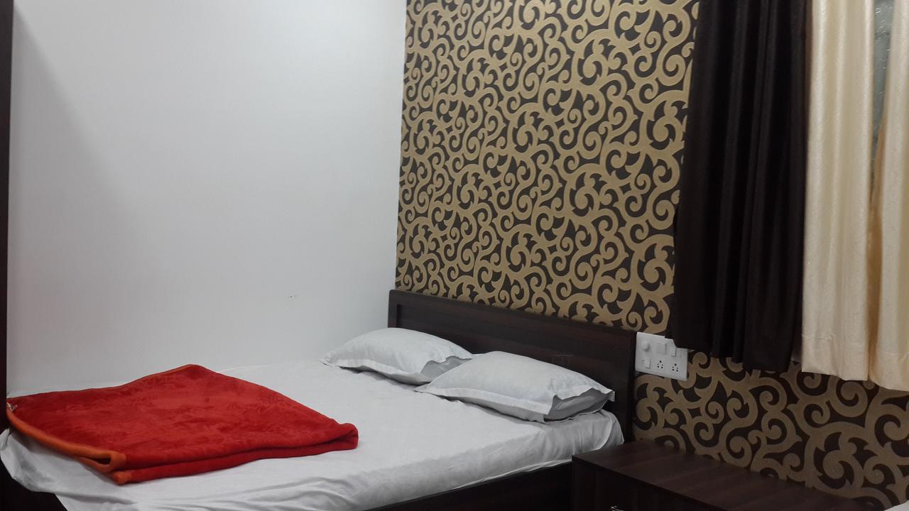 Hotel Holiday Era Aurangabad  Buitenkant foto