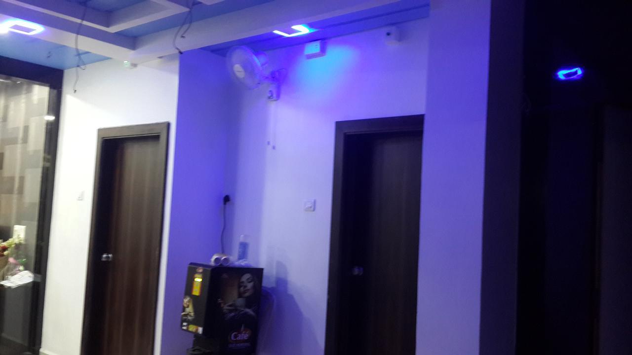 Hotel Holiday Era Aurangabad  Buitenkant foto