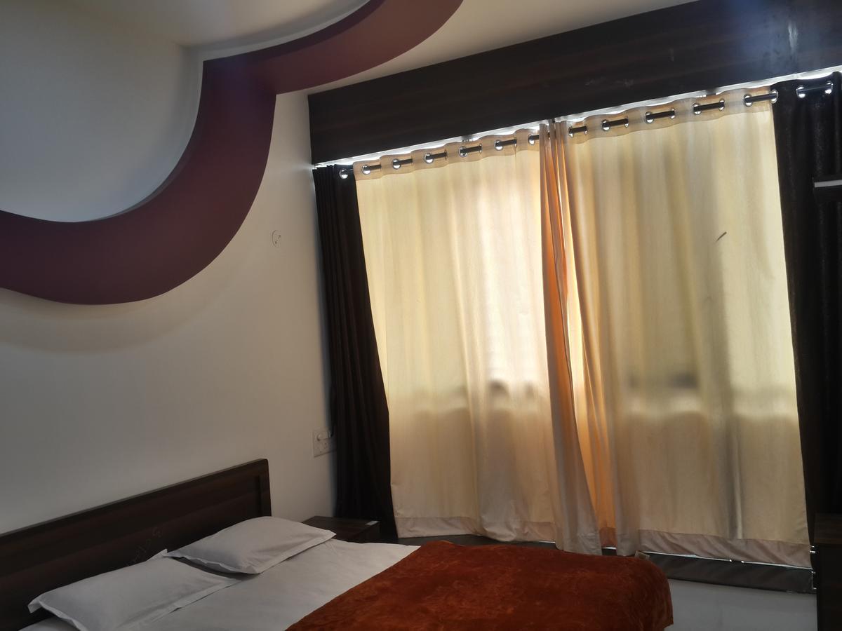 Hotel Holiday Era Aurangabad  Buitenkant foto