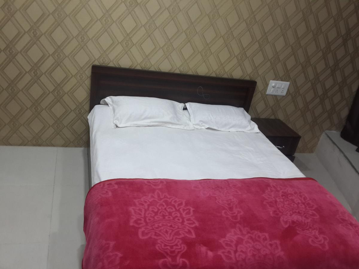 Hotel Holiday Era Aurangabad  Buitenkant foto