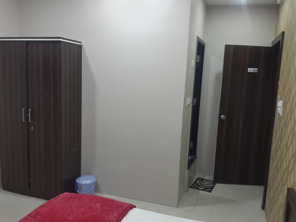 Hotel Holiday Era Aurangabad  Buitenkant foto