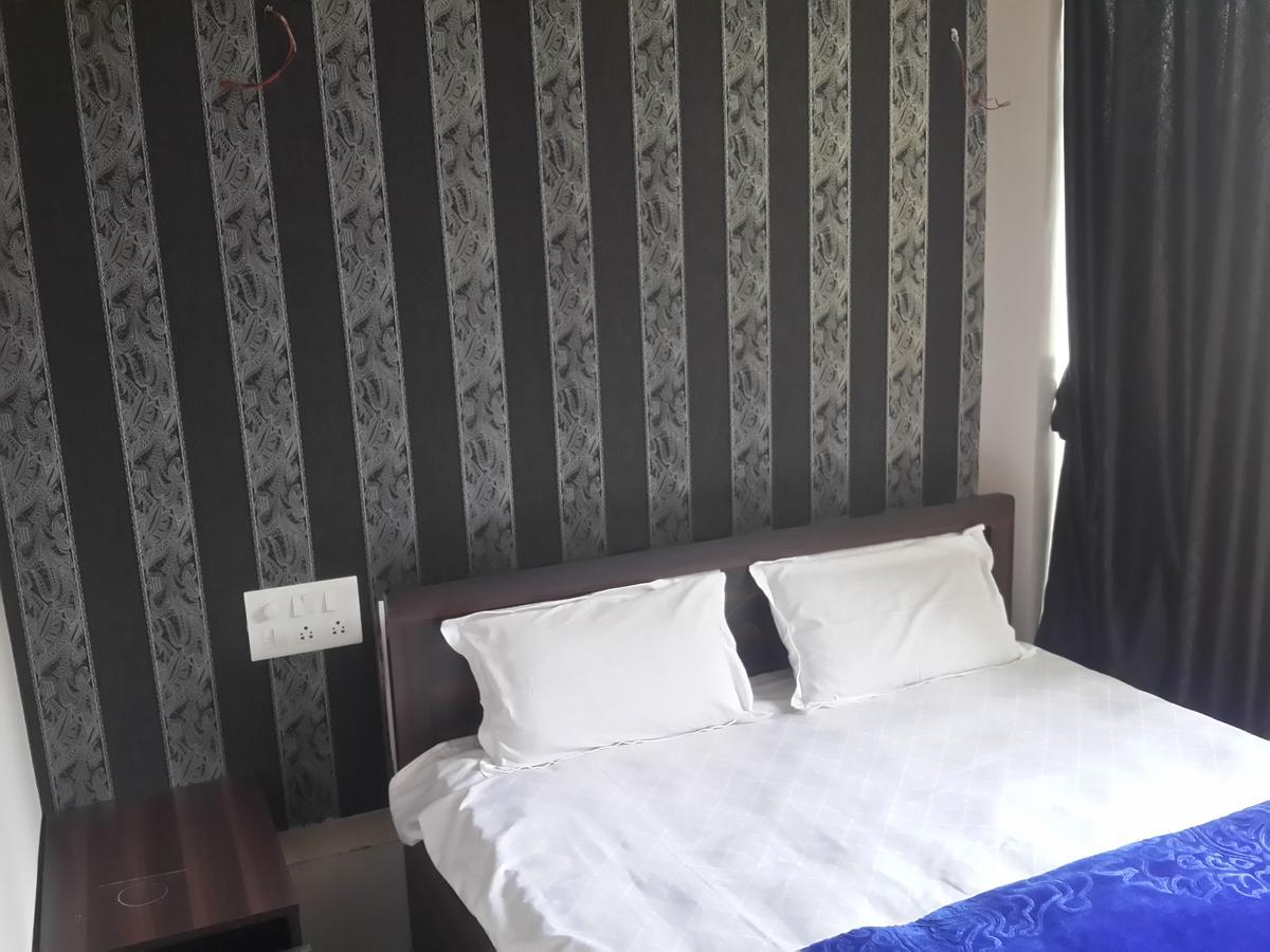 Hotel Holiday Era Aurangabad  Buitenkant foto
