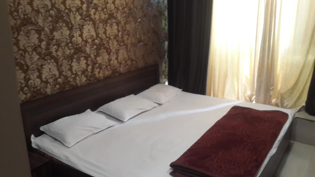 Hotel Holiday Era Aurangabad  Buitenkant foto